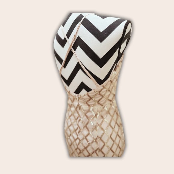 LUXXEL Mermaid Gown with Gold embroidered sequin - Picture 7 of 8